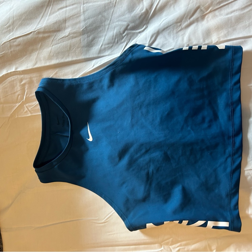 Nike did fit crop top
